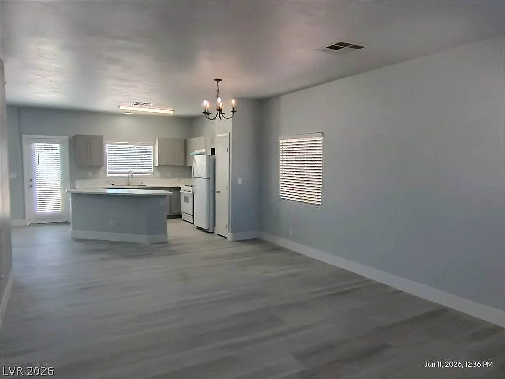 4 bed, 2.5 bath, 2007 sqft, $2,050 — Photo 3