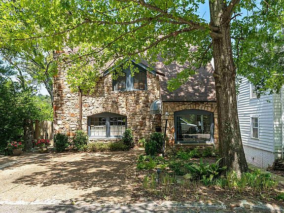 2nd image of 2408 Park Ln