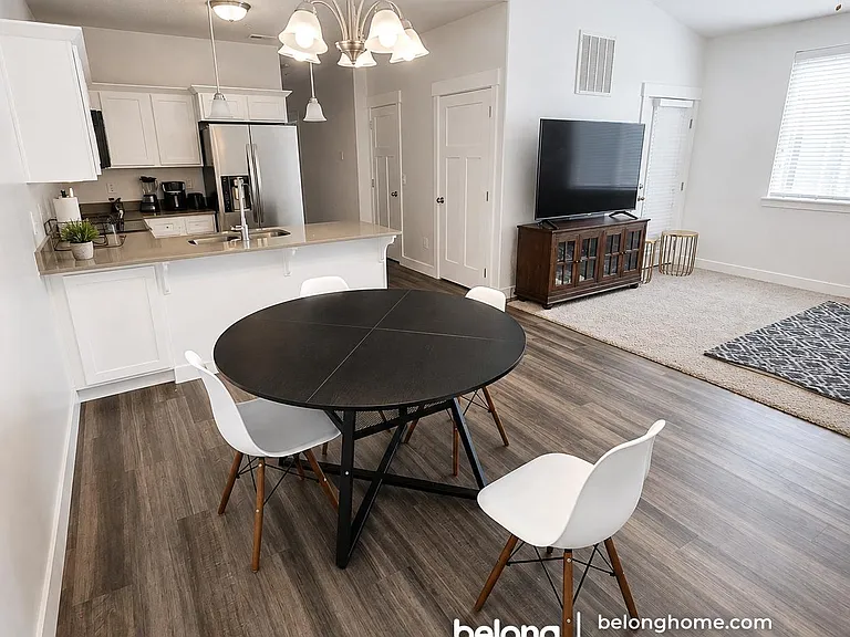 702 W 380 N — Photo 5