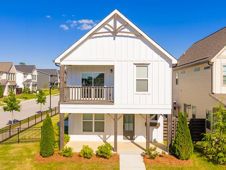 1550 Farmhouse Trl — Photo 1