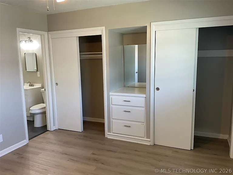 1809 E 2nd St #11 — Photo 9
