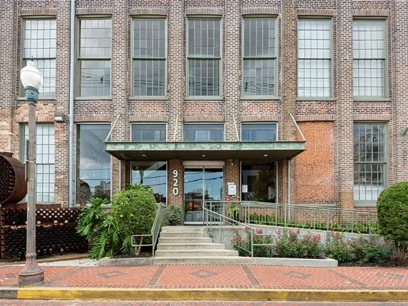 920 Poeyfarre St APT 381, New Orleans, LA 70130