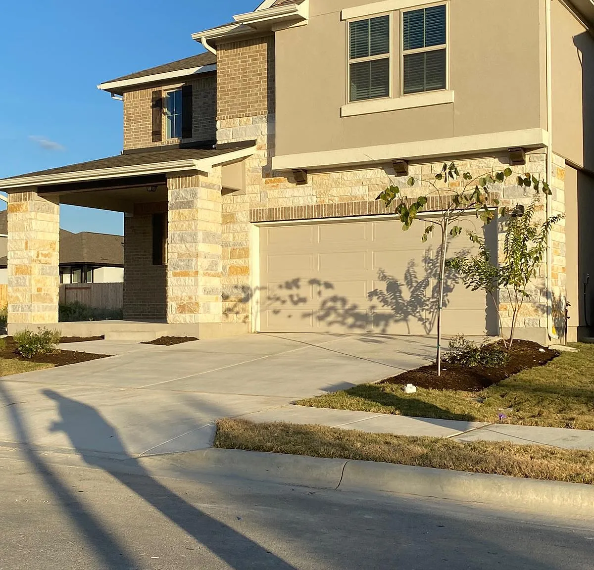 4 bed, 2560 sqft, $2,380 — Photo 4