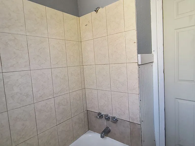 1730 Broxey Ct NE — Photo 3