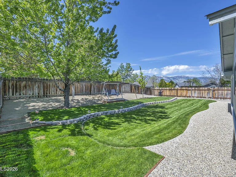 1331 Victoria Dr — Photo 6