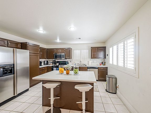 4th image of 9411 Pioneer Ave
