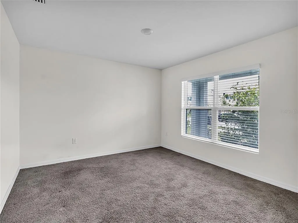5 bed, 3.0 bath, 2674 sqft, $2,590 — Photo 4
