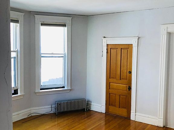 4th image of 1442 W Belle Plaine Ave