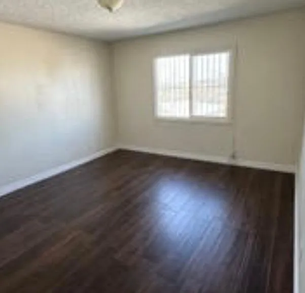 1041 W Reeve St — Photo 17