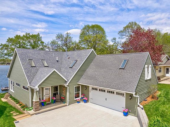 3rd image of 17143 Lakewood Dr