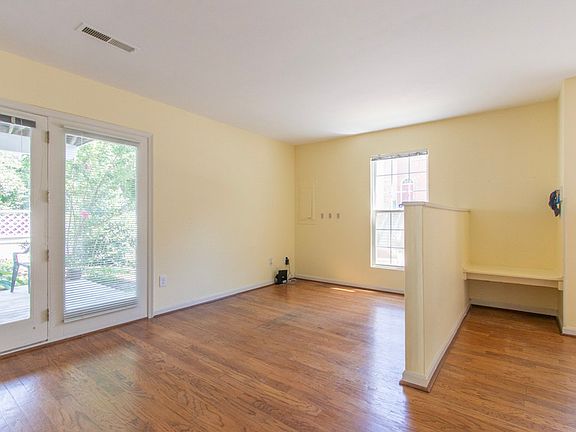 4th image of 2719 Earls Ct