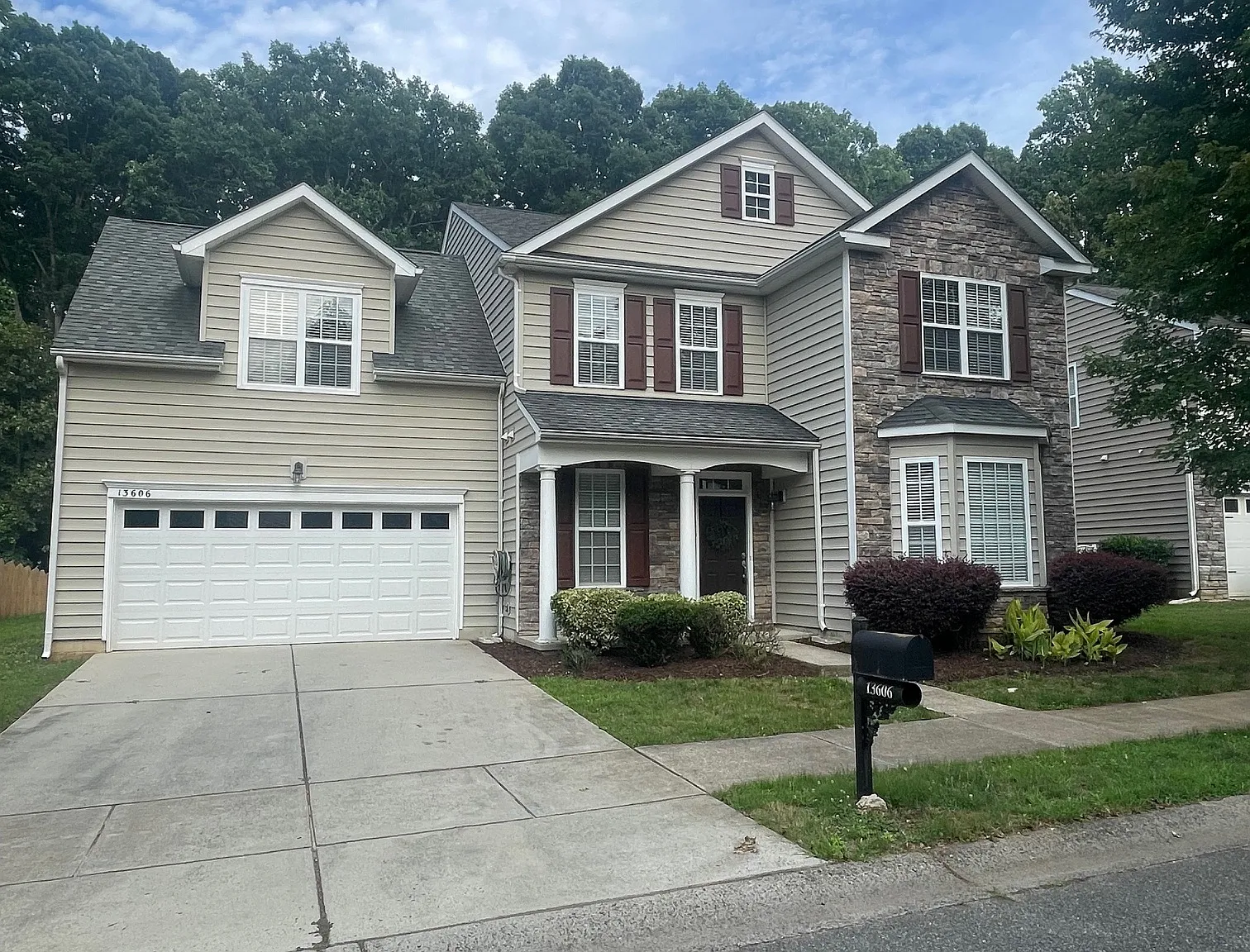 5 bed, 2.5 bath, 2911 sqft, $2,678 — Photo 1