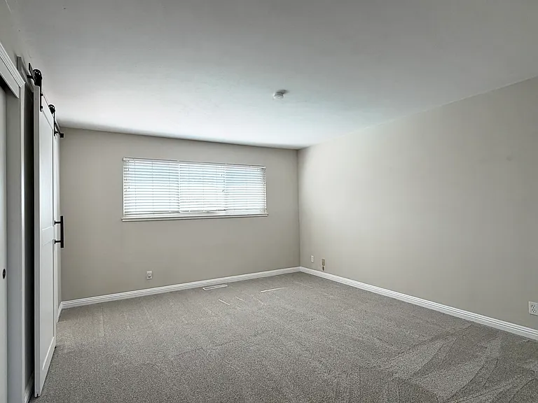3695 Sanford St — Photo 45