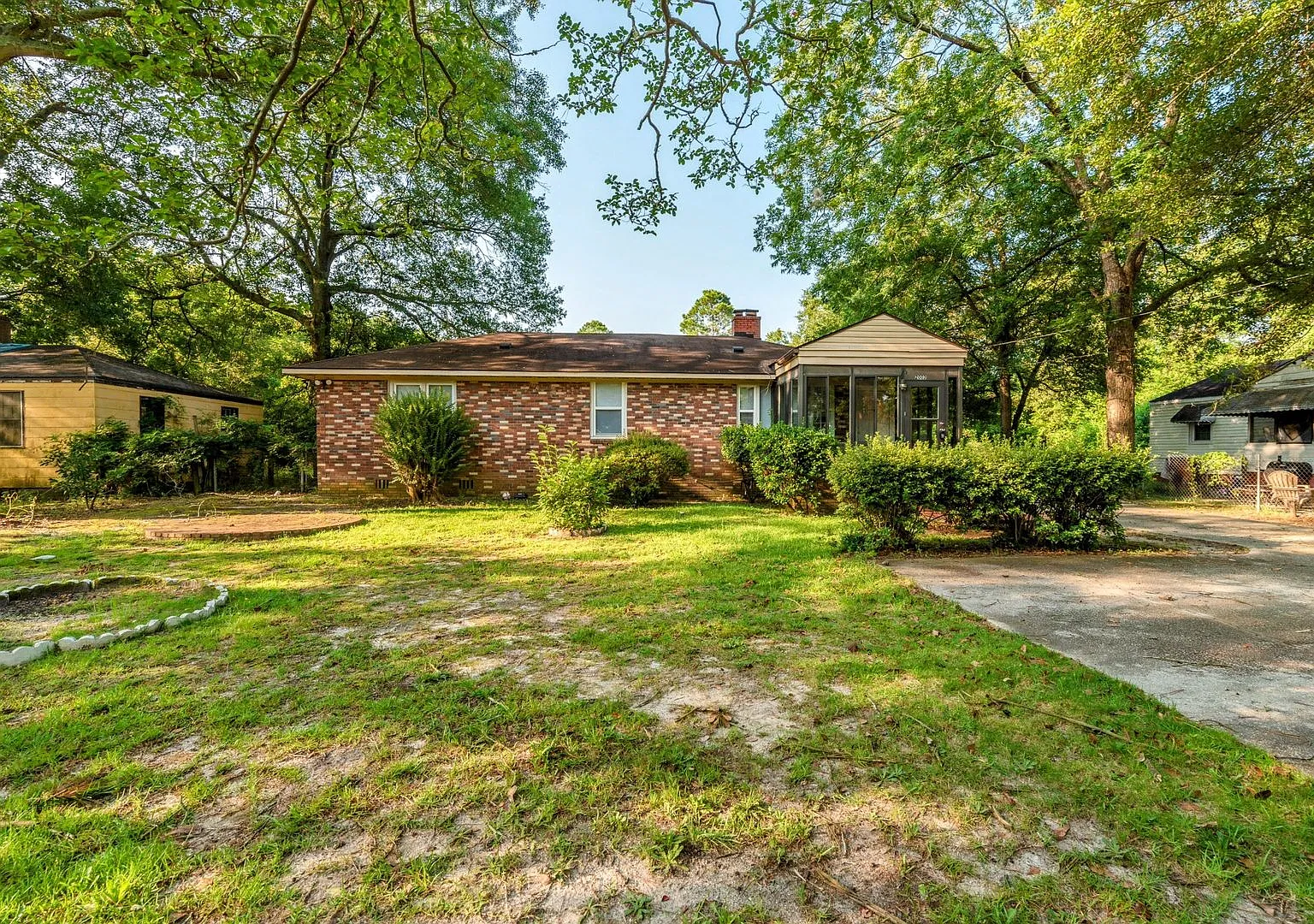4 bed/2 bath off Olive Road, with fenced back yard! Vouchers Accepted! — Photo 2