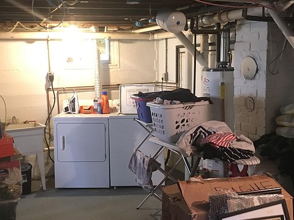 3rd image of 2858 Minto Ave