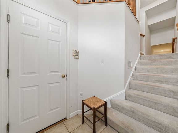 4th image of 204 Blue Grass Cir