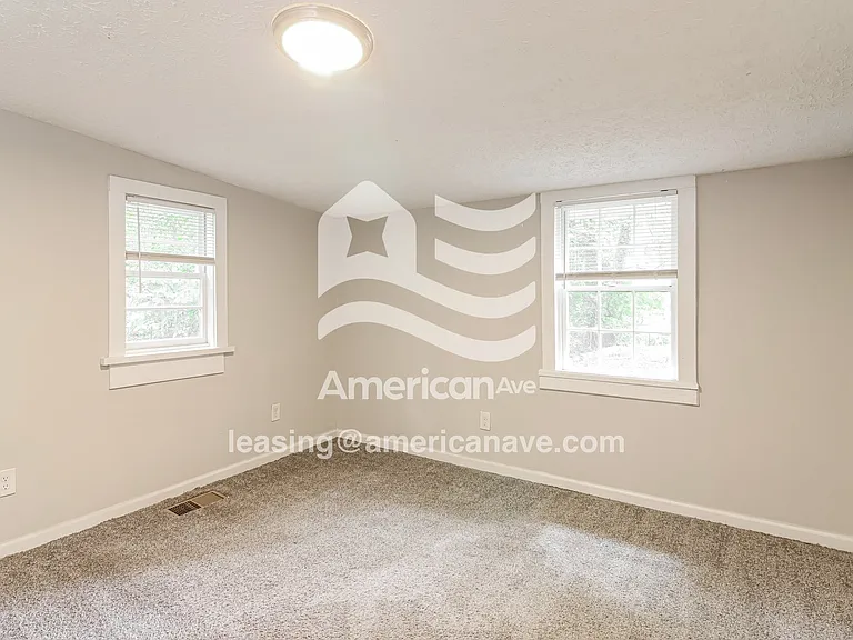 1268477_010_bedroom_10.jpg