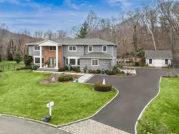 9 Flower Hill Court, Huntington, NY 11743