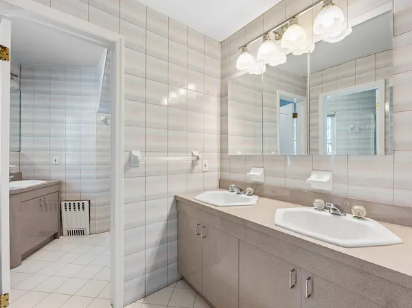 86-49 Dunton Street image 18 of 29