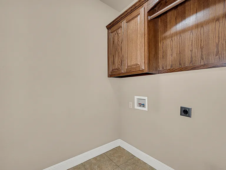 605 NW 17th Ct — Photo 12