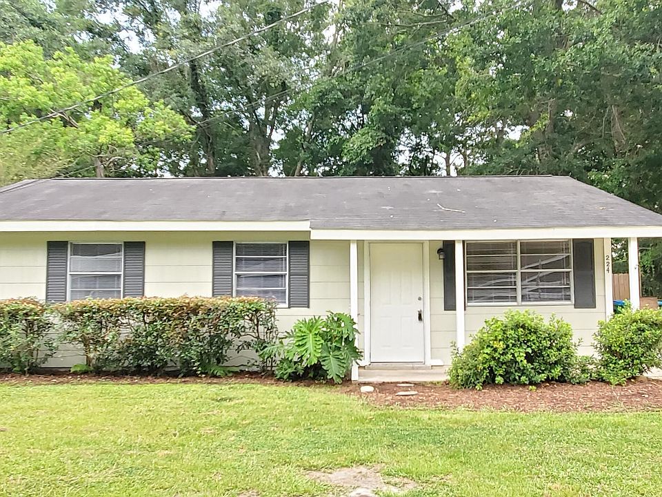 1st image of 224 Woodland Cir