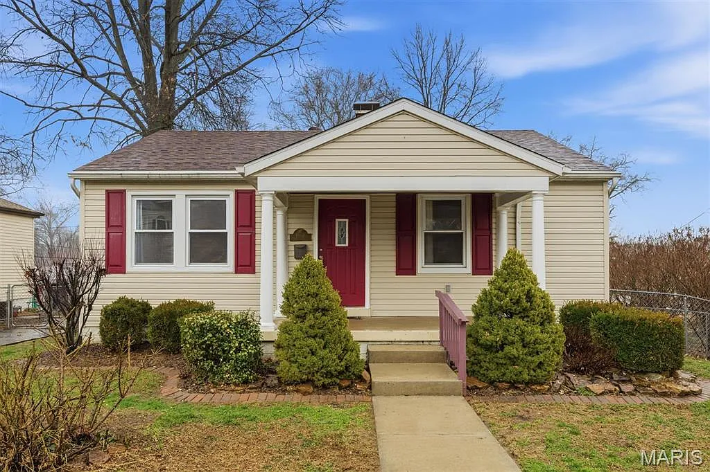 1012 Forest Ave photo 1
