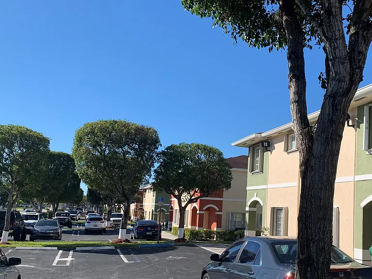 18616 SW 100th Ave — Photo 12