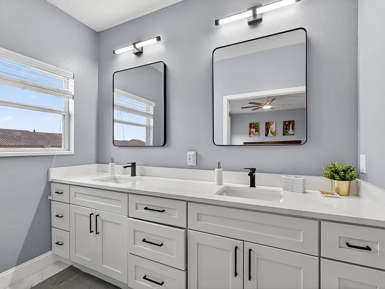 1121 Charming St — Photo 25