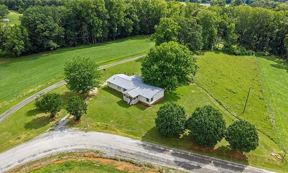 1st image of 40 Clackum Dr