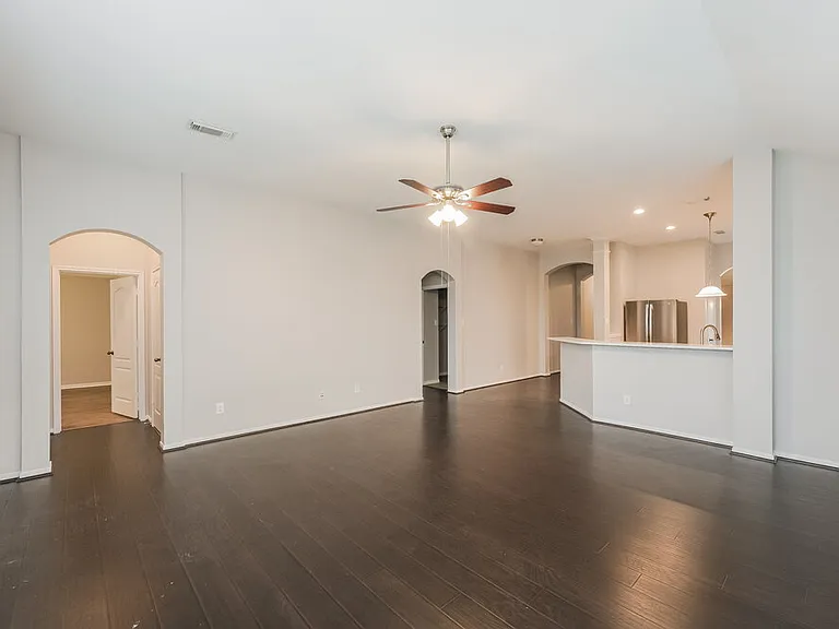 8011 Thorncroft Manor Ln — Photo 6