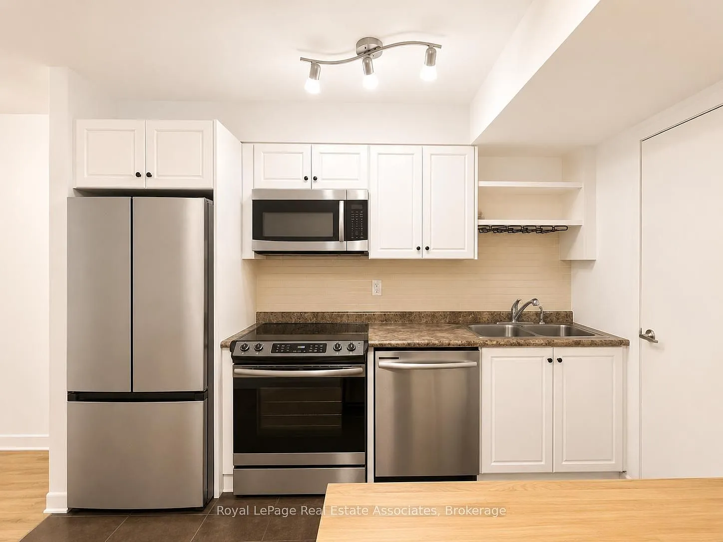 Malibu Condos — Photo 3