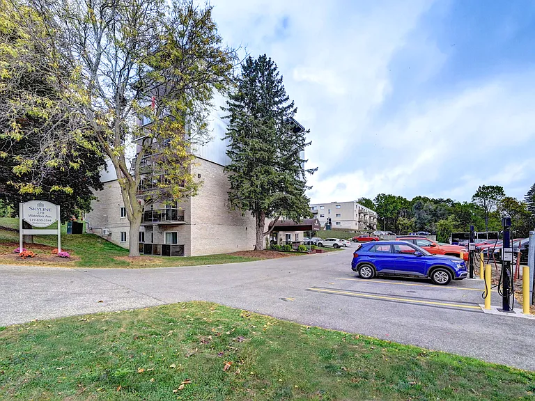 270 Waterloo Ave — Photo 3