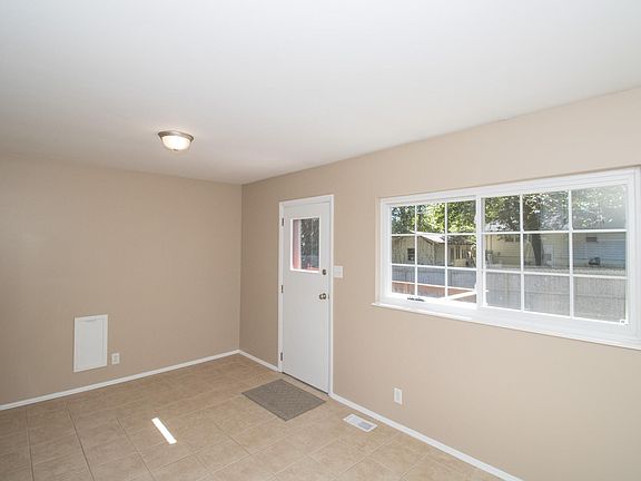 4th image of 1300 Woodbine Ln