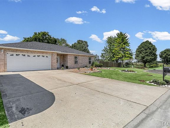 4th image of 1110 Alice Ln