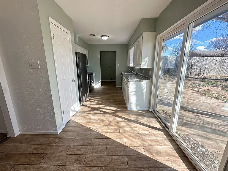 806 SE Brigadoon Way — Photo 3
