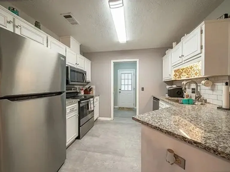 5208 Spinnaker Ct — Photo 3