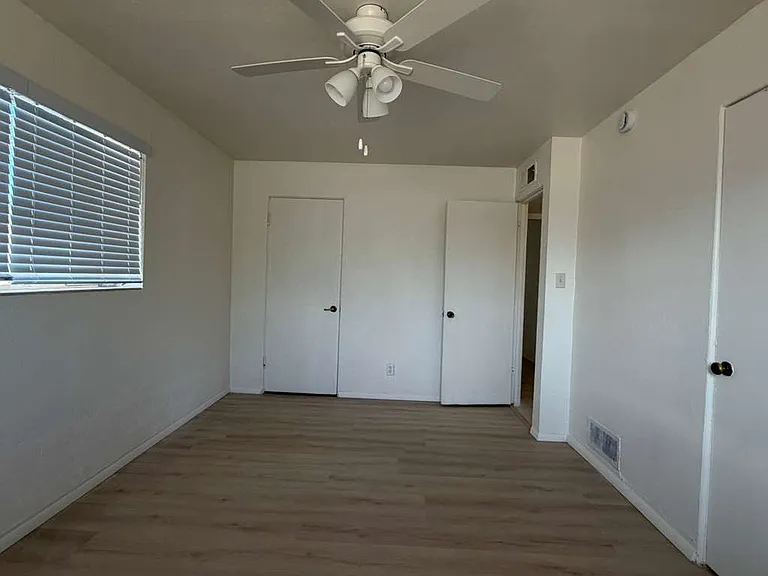 1408 E 8th St #1408 — Photo 6