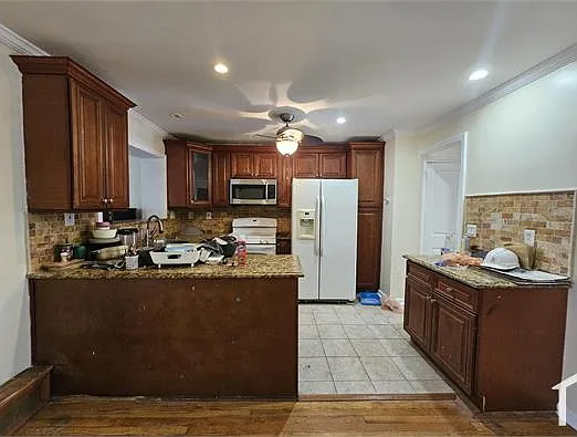 821 Penfield St — Photo 8
