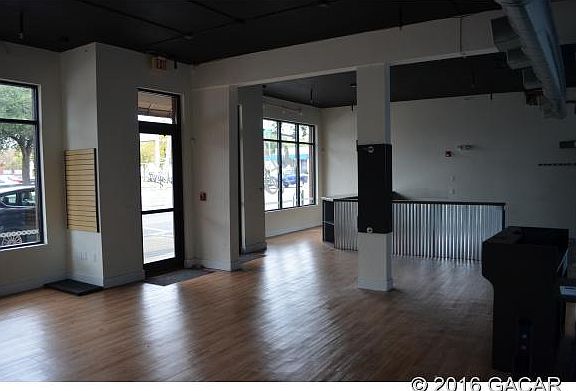 5th image of 607 W University Ave