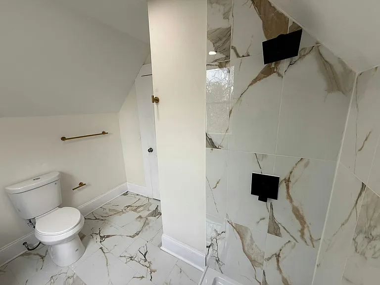 1326 W 110th St #2 — Photo 18
