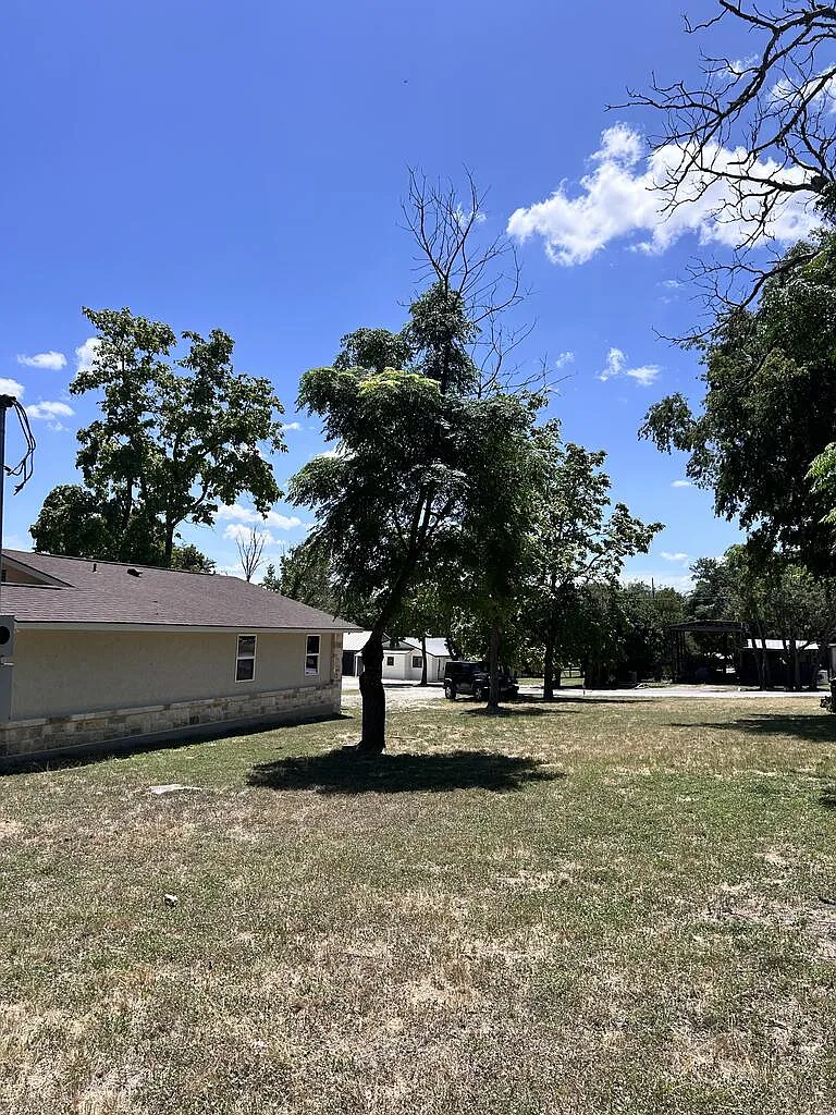 4 bed, 1.0 bath, 1013 sqft, $1,550 — Photo 4
