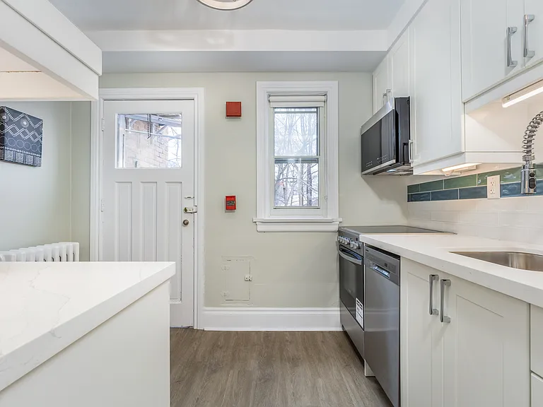 1 Kingswood Rd #1 — Photo 4