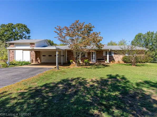 568 Country Villa Ln, Booneville, AR 72927