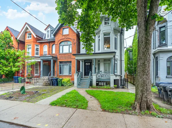 155 Robert St #A, Toronto, ON M5S 2K6