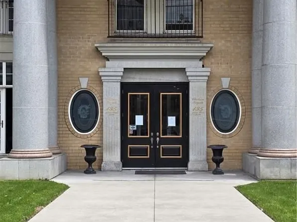 135 James St S, Hamilton, ON