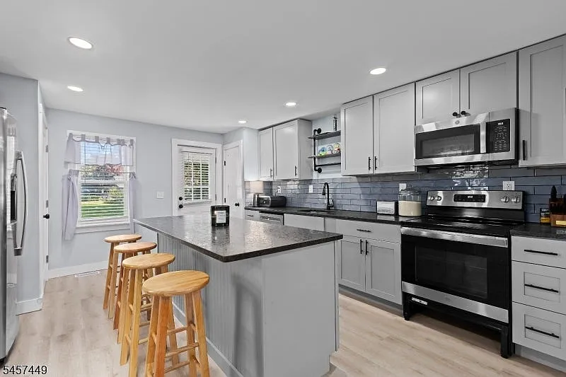 2 bed, 1.0 bath, $2,100 — Photo 4