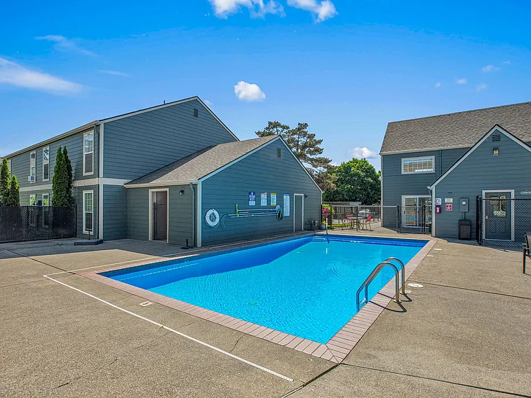 BROOK HOLLOW APARTMENTS — Photo 10