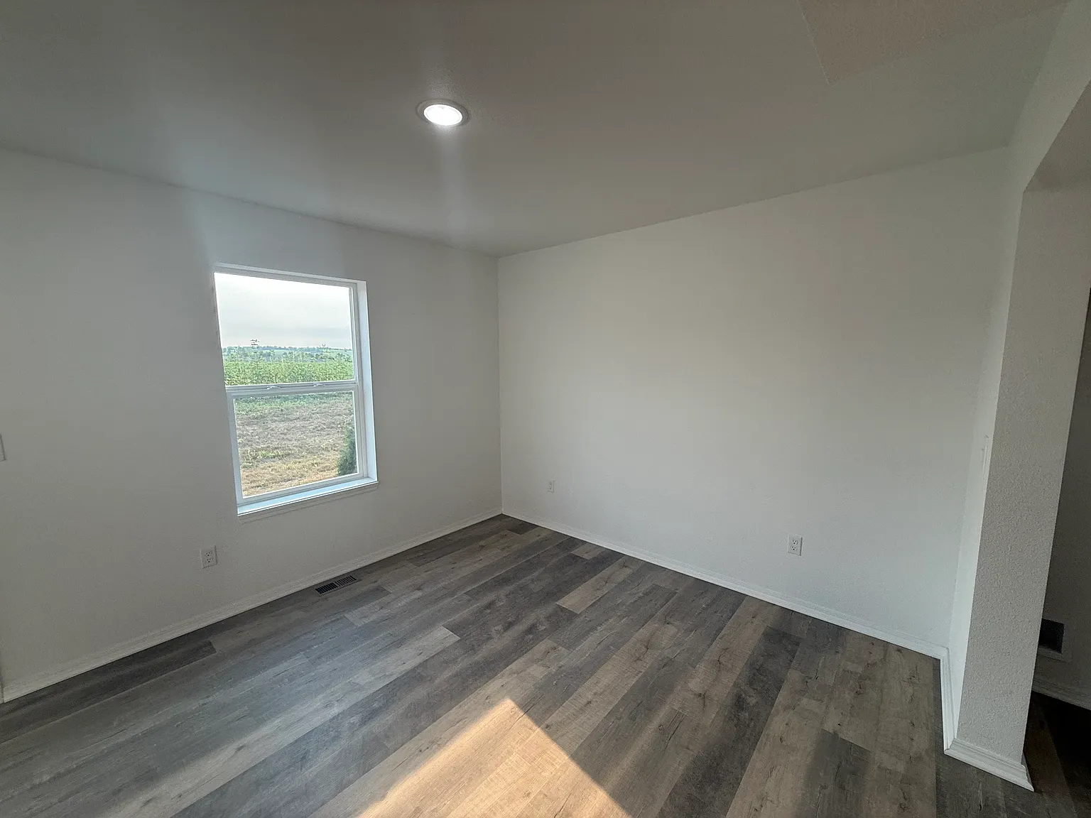 3 bed, 2.5 bath, 1940 sqft, $2,400 — Photo 4