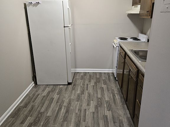 4th image of 2820 Del Rio Pl #14