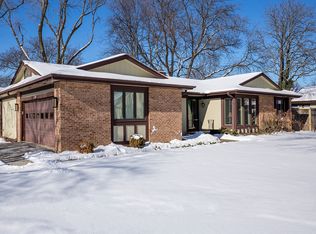 1462 Estate Ln, Glenview, IL 60025